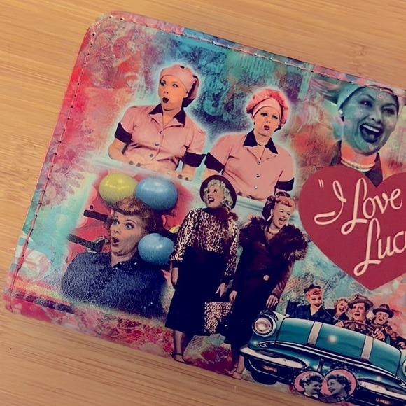 Brand New "I Love Lucy" Best Friends Graphic Colorful Wristlet Zip Around Wallet - Picture 6 of 15